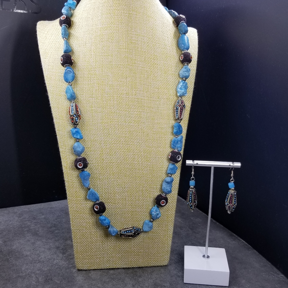 Tribal earrings necklace set. Blue and red.
